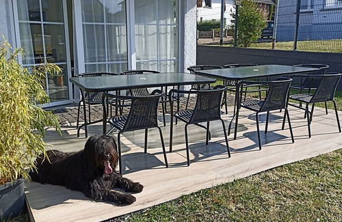 Hohn House | Vacation home for up to 13 people 5 bedrooms fenced garden