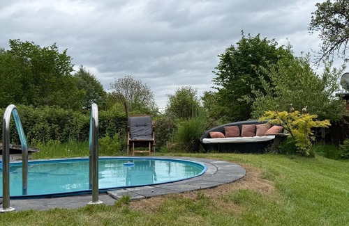 Hohensaaten Cabin | Vacation home garden and pool Holiday apartment and guest house