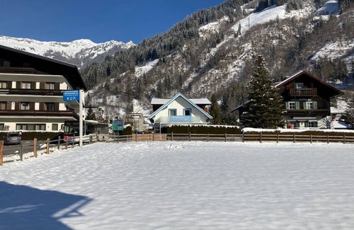 Dorfgastein House | Vacation home Heidi - Holiday home, shower and bath, WC, 3 bedrooms