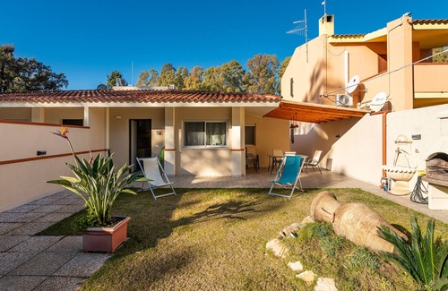 Geremeas House | Vacation Home 'Ibiscus Rosa 2" with Mountain View, Terrace & A/C