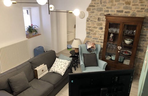 Montefalcone Appennino House | Vacation home IL VECCHIO BORGO, in front of the beautiful setting of the Sibillini Mountains
