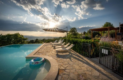 Paciano House | Vacation Home in Paciano with 4 bedrooms sleeps 10