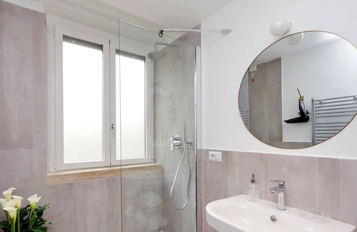 Sallustiano House | Vacation Home in Rome with 1 bedrooms sleeps 4
