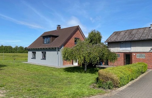 Wischhafen House | Vacation home in the moor meadows