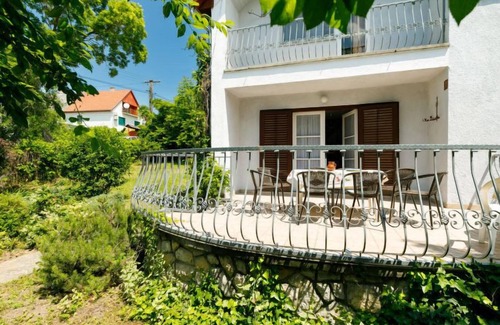 Belatelep House | Vacation home Iris by Interhome