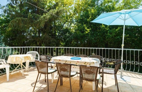Belatelep House | Vacation home Iris by Interhome