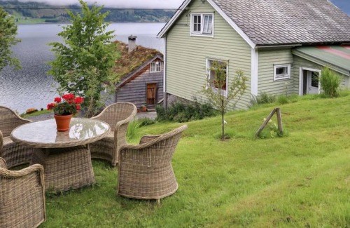 Jolster House | Vacation home Jølstrablikk (FJS096) in Vassenden - 5 persons, 3 bedrooms