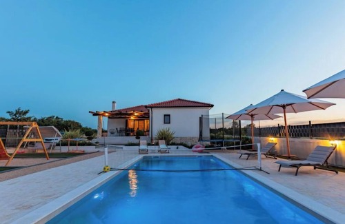Lovinac House | Vacation home KLM by Interhome
