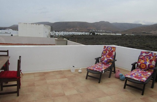 Arrieta House | Vacation Home 'La Casita Villalba' with Sea View, Private Terrace and Wi-Fi