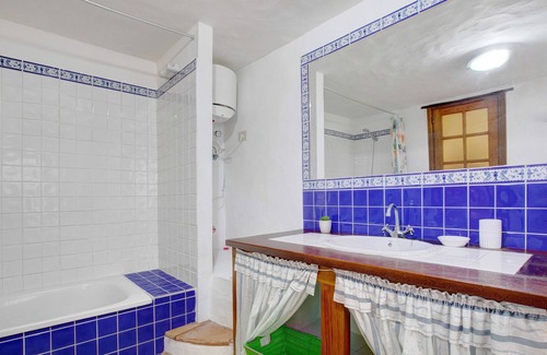 Tesbabo House | Vacation Home "Las Adelfas Baja" with Sea View, Garden & Wi-Fi