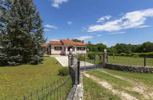 Marceljani House | Vacation home Laura with pool, quiet location, family-friendly.