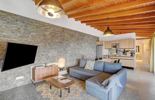 Sauzal House | Vacation Home 'Linaje del Pago Malvasia' with Sea View, Pool, Private Balcony & Wi-Fi