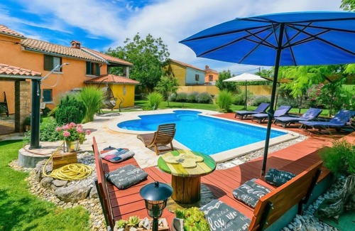 Cabrunici House | Vacation home Loreta by Interhome