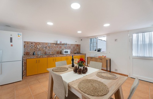 San Cristobal de La Laguna House | Vacation Home 'Los Pinos' with Sea View and Private Terrace