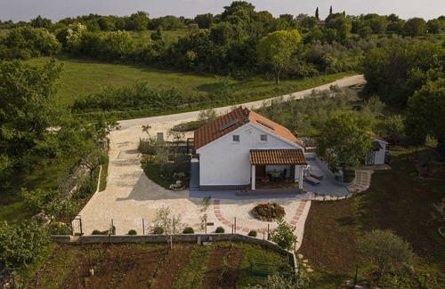 Mrgani House | Vacation home near Rovinj quiet location with large garden, terrace, WLAN
