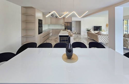 Donji Prolozac House | Vacation home Noel by Interhome