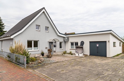 Woehrden House | Vacation Home "Nordseemeer" with Private Terrace & Wi-Fi