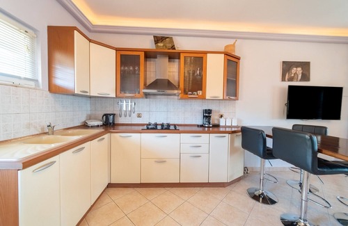 Petriti House | Vacation Home 'Panorama House Petritis' near Beach with 2 Balconies & Wi-Fi