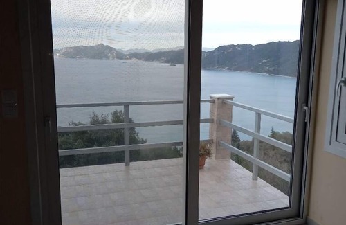 Pentati House | Vacation Home "Pantheon House" with Sea View, Balcony & Wi-Fi