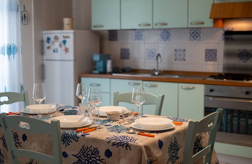 Rivabella House | Vacation Home 'Pineta Mare Flat' with Sea View, A/C & Private Terrace