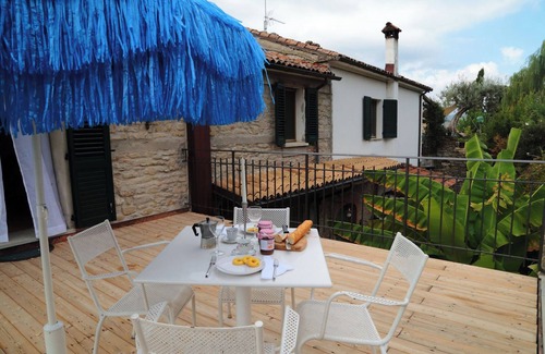 Modigliana House | Vacation Home "Re Piano Le Colline" with Shared Pool, Private Terrace & Wi-Fi