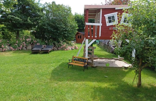 Moelln House | Vacation home "Schön hier" - Holiday home, shower or bath, WC, 4 or more bedrooms