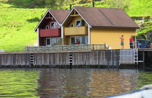 Hoyanger House | Vacation home Sognefjord - several motorboats with 9.9 hp to 60 hp for hire!