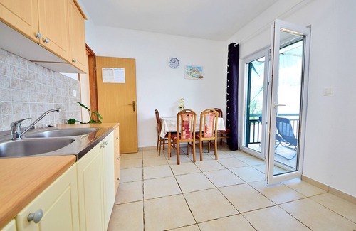 Gdinj House | Vacation home Tina by Interhome