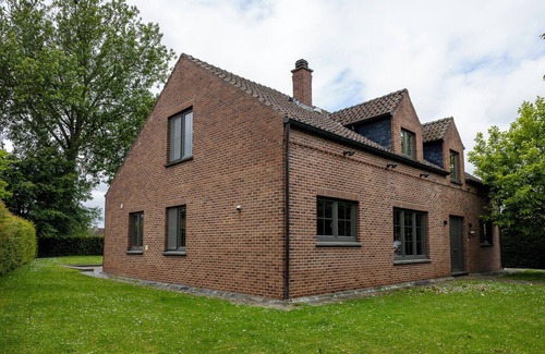 Gelinden Villa | Vacation home Villa Aluma - 10 persons - 5 bedrooms - 3 bathrooms