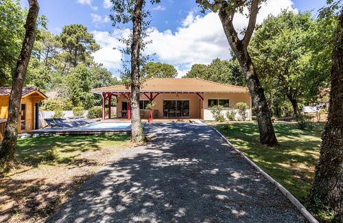Taussat House | Vacation Home "Villa Tilé Lanton" with Private Pool, Garden & Sauna
