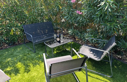 Aigues-Mortes House | Vacation home with unoverlooked garden, a stone's throw from the ramparts