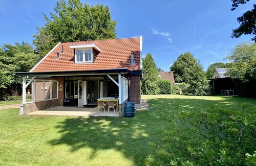 Wapse House | Vacation home with 1000 m garden, 2 bathrooms, surrounded by forests and nature!