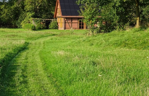 Havern Cottage | Vacation home with large meadow on nature reserve lake