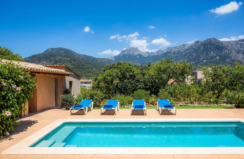 Soller House | Vacation home with garden and view – Villa Frontera