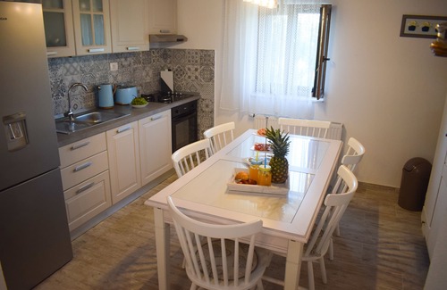 Ljubitovica Villa | Vacation house with hot tub, pool and privacy