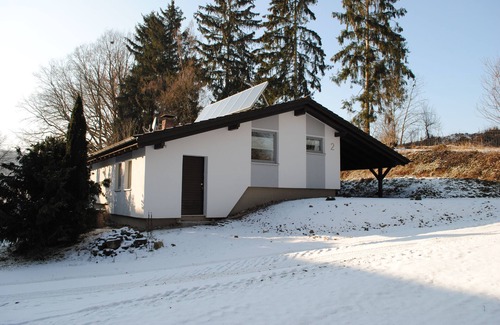 Uhrde House | Vacation in a quiet location.