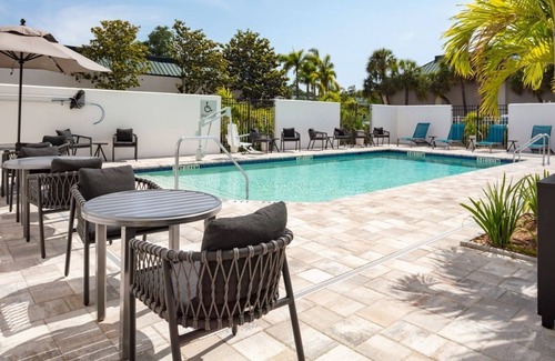 Clearwater Hotel | Vacation is Calling! Free Breakfast, Free Parking, Pet-friendly Property, Pool