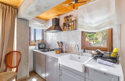 Las Lagunetas Apartment | Vacation 'La Madriguera Fuente Hervera' with Mountain View, Wi-Fi and Air Conditioning