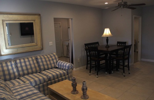 Santa Ana House | Vacation or executive rental in the heart of Orange County