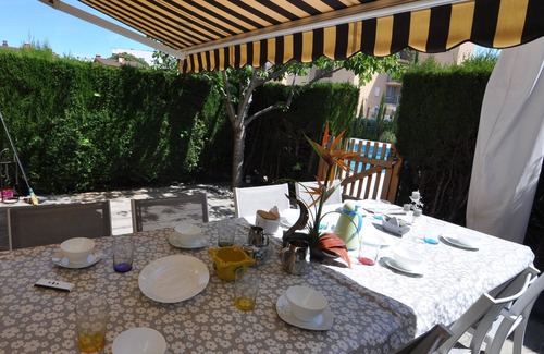 Santa Margarida Ski Chalet | Vacation rental in Roses, Costa Brava: Spacious house 1200m from the beach. Book now and enjoy your vacation by the sea!