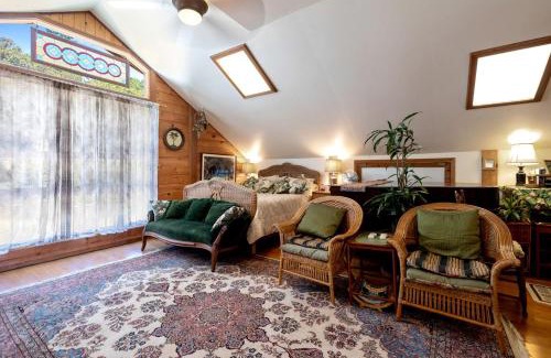 Hopland House | Vacation Rental with Spa and Pool on Winery near Healdsburg, California