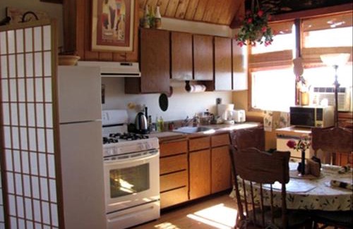 Hopland House | Vacation Rental with Spa and Pool on Winery near Healdsburg, California