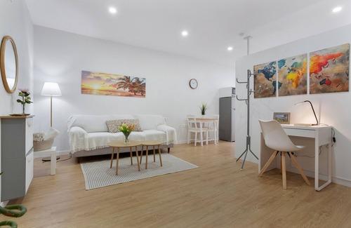 El Guincho Apartment | Vacation 'Suite 3 San Agustín 45' with Balcony and Wi-Fi