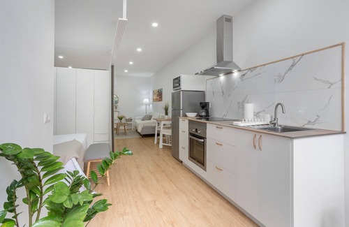 El Guincho Apartment | Vacation 'Suite 3 San Agustín 45' with Balcony and Wi-Fi