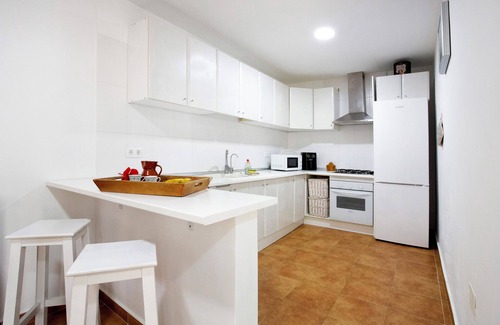 Tejina Apartment | Vacation 'Tejina De Isora' with Private Terrace and Wi-Fi