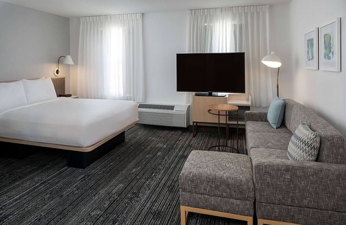 Falls Church Hotel | Vacation Time in Your Home Away From Home! Close to Airport and Attractions!