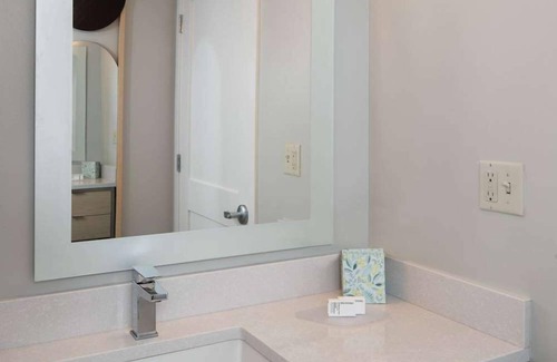 Falls Church Hotel | Vacation Time in Your Home Away From Home! Close to Airport and Attractions!
