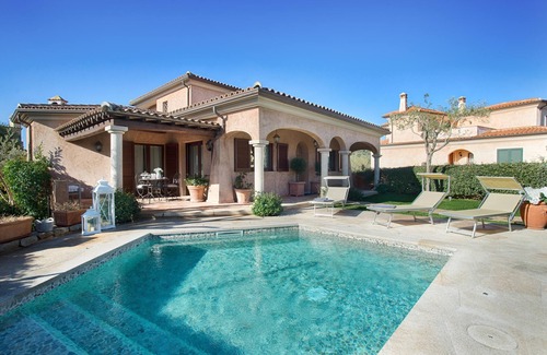 Arzachena Villa | Vacation Villa "Hortensia" with Garden, Pool, Wi-Fi & Terrace