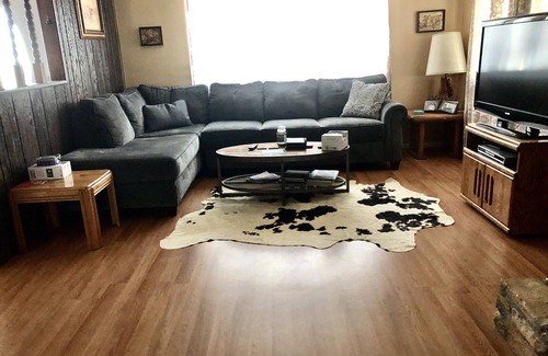 Inyokern House | Vacation with the Horses in our Ranch House! Right off Hwy 395
