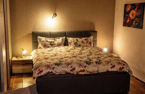 Burgen Apartment | Vacation with the winegrower with use of the garden - own restaurant